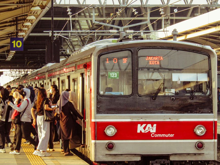 Mengenal Transportasi Publik dan Perannya Mengurai Kemacetan Perkotaan